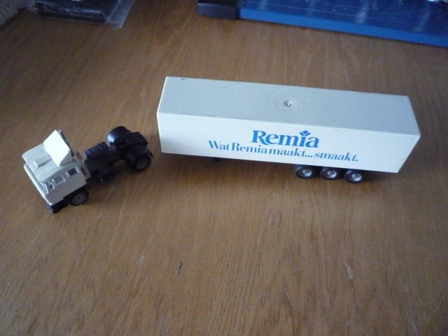 DAF F2800 MET REMIA OPLEGGER, Ophalen of Verzenden, Zo goed als nieuw, Bus of Vrachtwagen, Solido