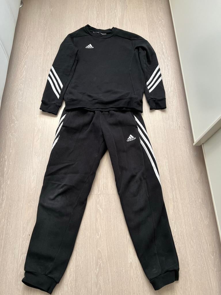 Adidas trainingspak maat 140 origineel, Ophalen of Verzenden, Zo goed als nieuw, Jongen of Meisje, Setje