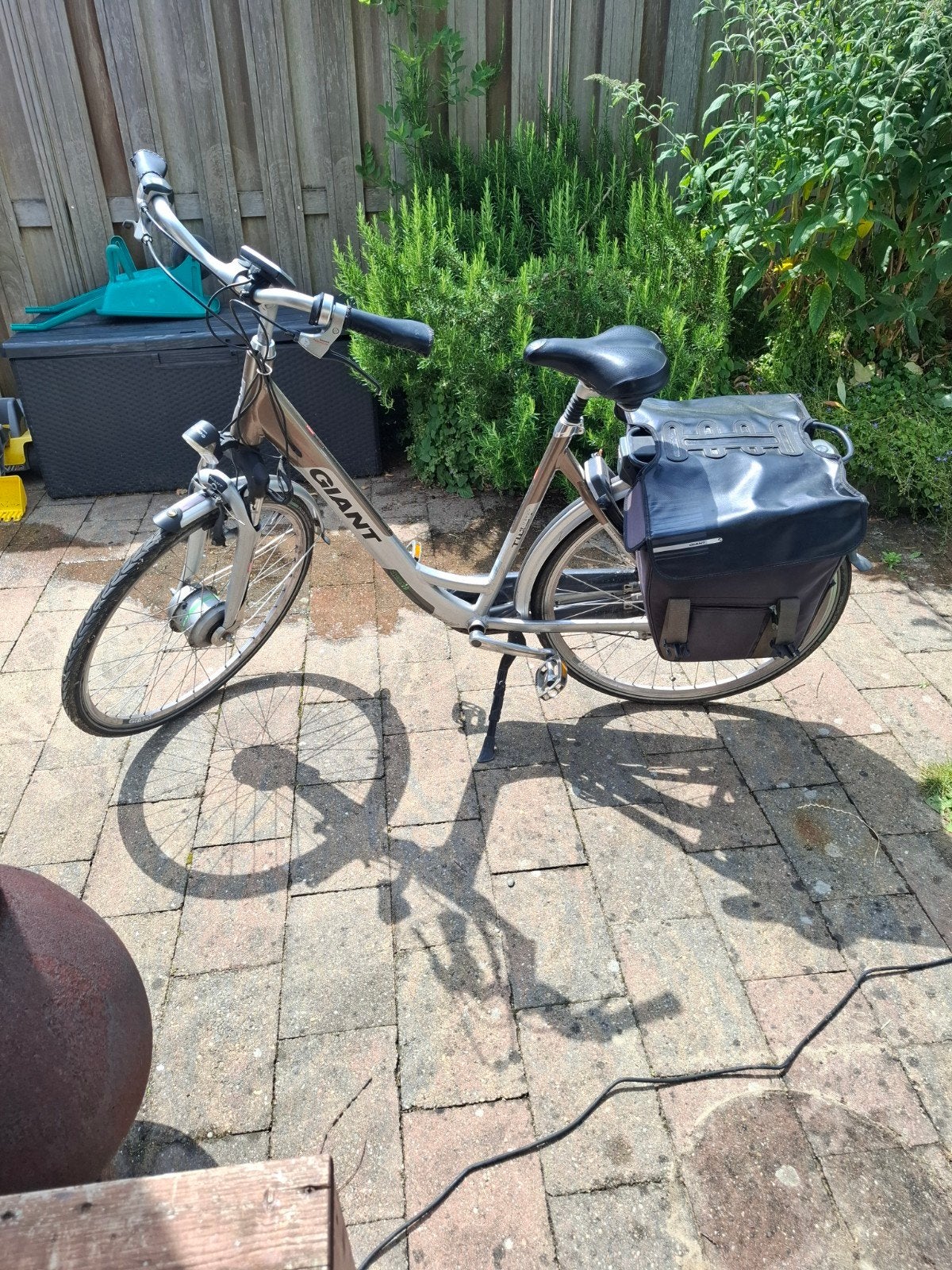 Giant Hybrid E-bike met fietstassen, Fietsen en Brommers, Elektrische fietsen, Ophalen, Gebruikt, Giant, 51 tot 55 cm