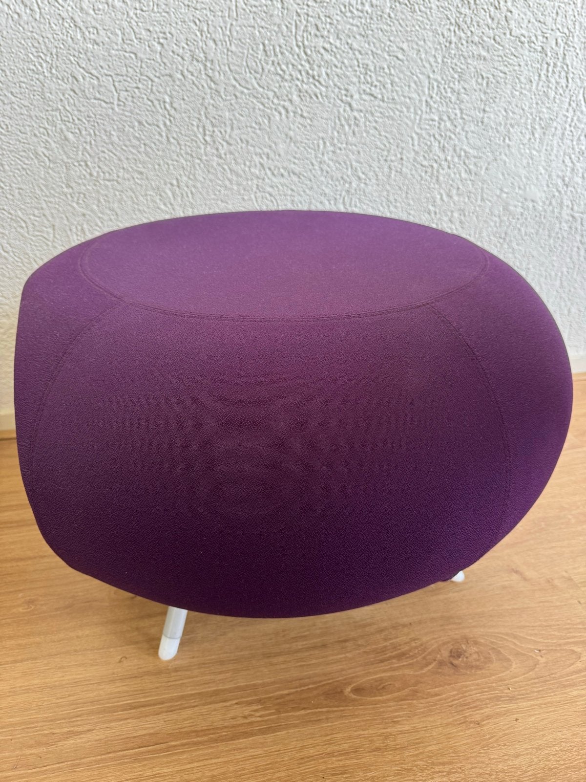 Allermuir Pebble A621 Design Poef/Kruk – Nieuwstaat, Huis en Inrichting, Banken | Voetenbanken en Poefen, Minder dan 50 cm, Ophalen of Verzenden