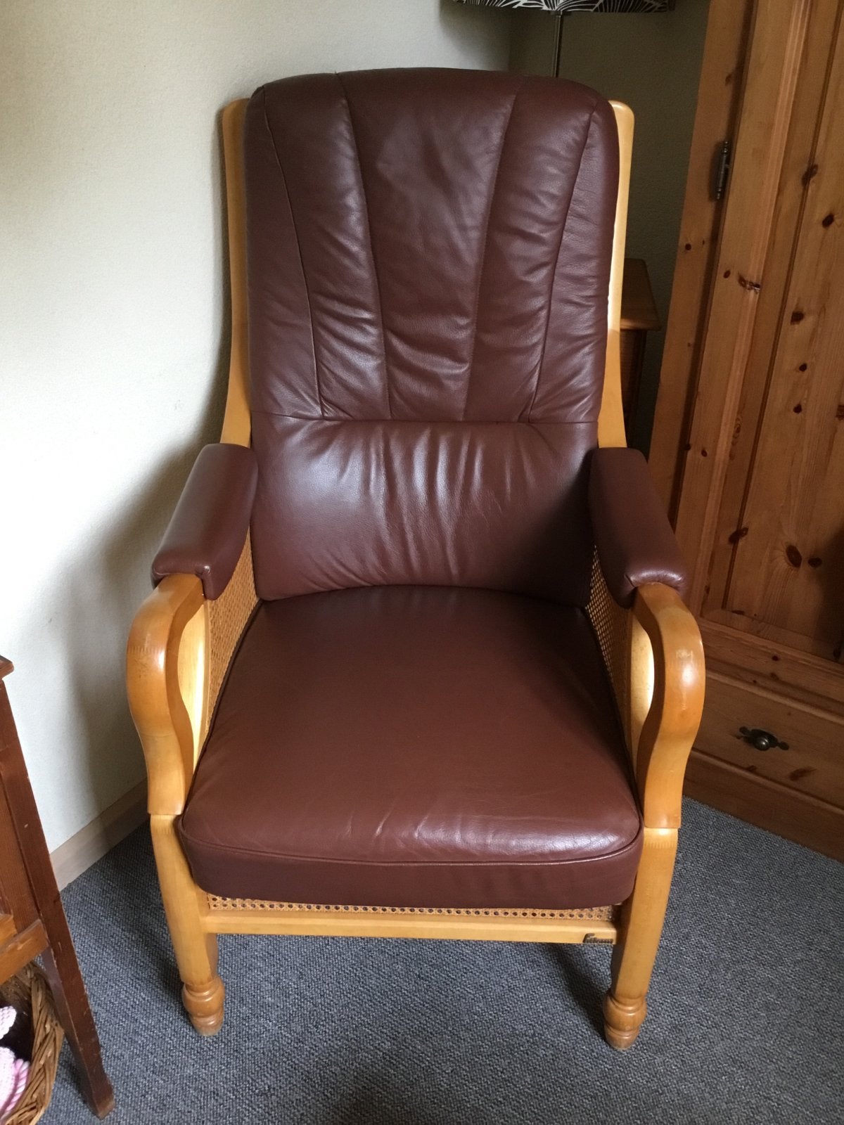 Comfortabele fauteuil van Fostoria, leer en hout, Huis en Inrichting, Ophalen, Gebruikt, Minder dan 75 cm, 50 tot 75 cm