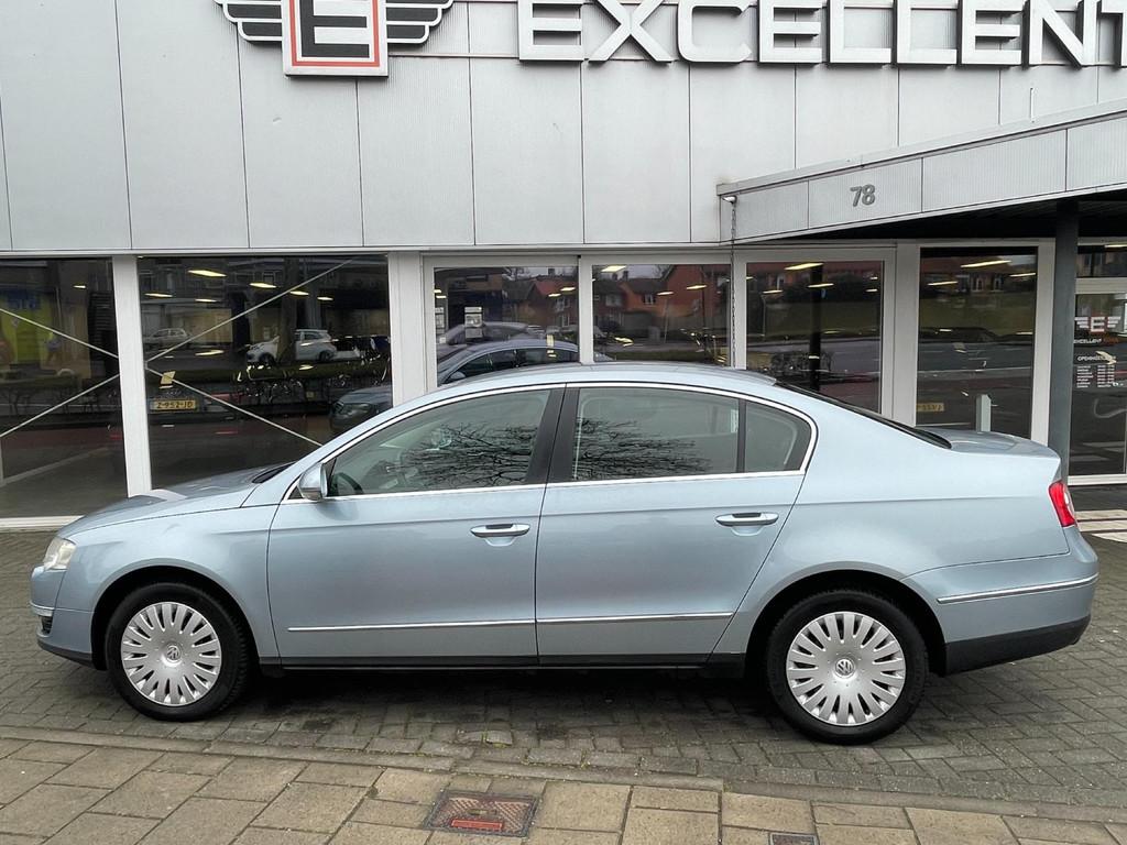 Volkswagen Passat 2.0 FSI Comfortline, Voorwielaandrijving, Automatische klimaatregeling, Gebruikt, Zwart
