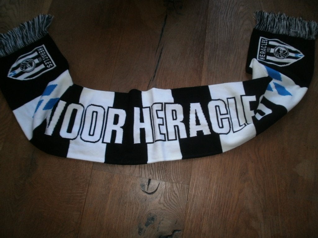 HERACLES sjaal zwart blauw wit 1903 super voor de voetbal, Ophalen of Verzenden, Nieuw, Overige binnenlandse clubs, Vaantje of Sjaal