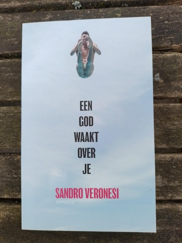 Een god waakt over je   Sandro Veronesi, Europa overig, Ophalen of Verzenden, Zo goed als nieuw, Sandro Veronesi