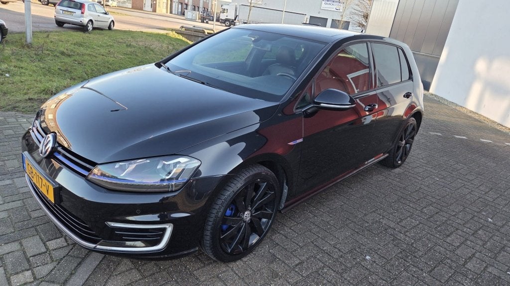 Volkswagen Golf 1.4 TSI GTE (bj 2015, automaat), Gebruikt, 4 cilinders, 150 pk, Zwart