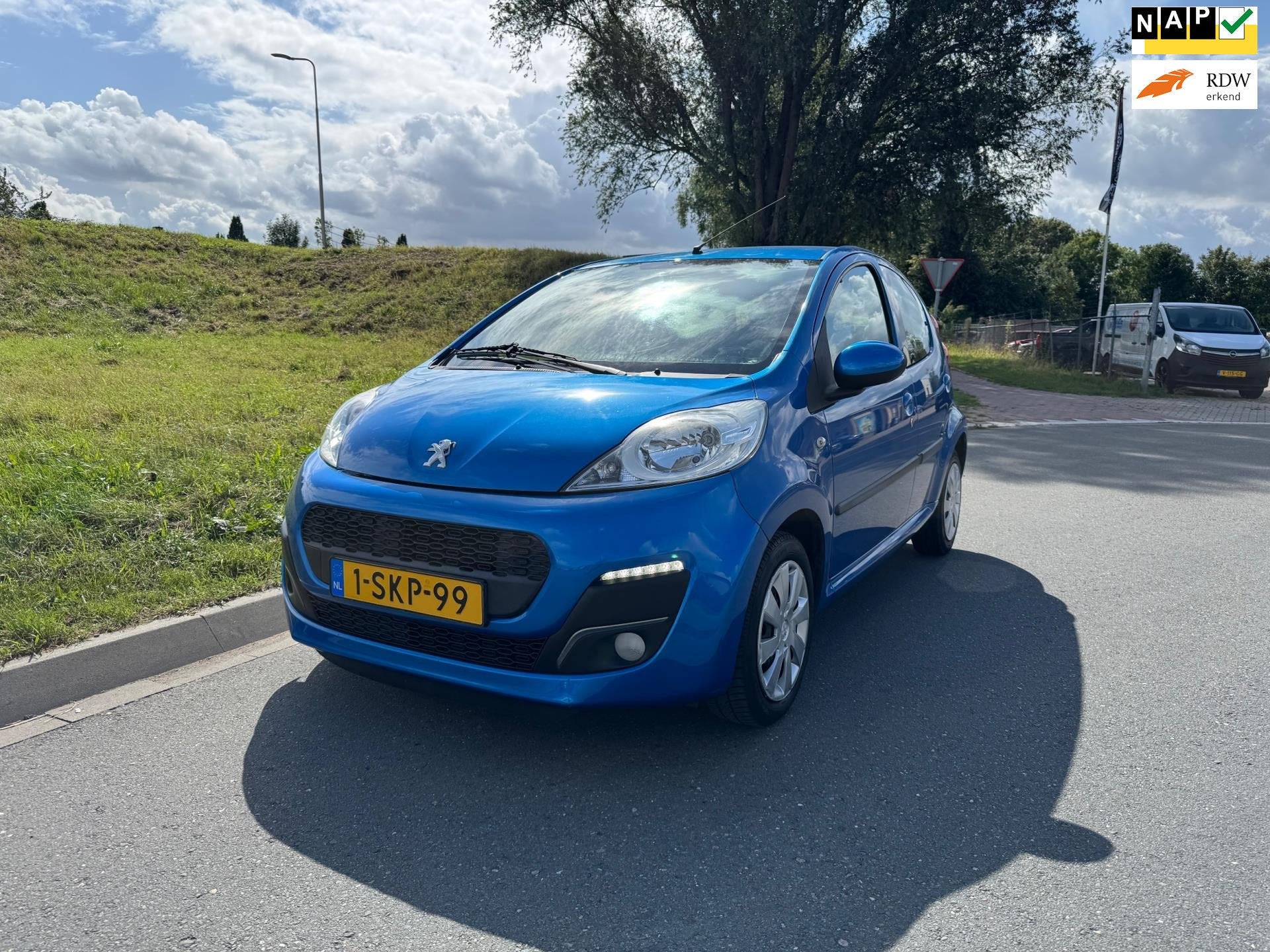 Peugeot 107 1.0 Active Airco Dealer onderhouden, Voorwielaandrijving, Gebruikt, Origineel Nederlands, Bedrijf