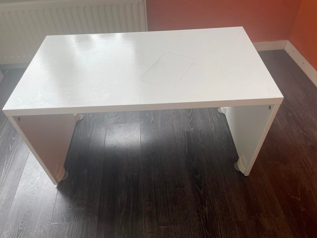 Ikea stuva bureau, Kinderen en Baby's, Kinderkamer | Tafels en Stoelen, Gebruikt, Tafel(s), Ophalen