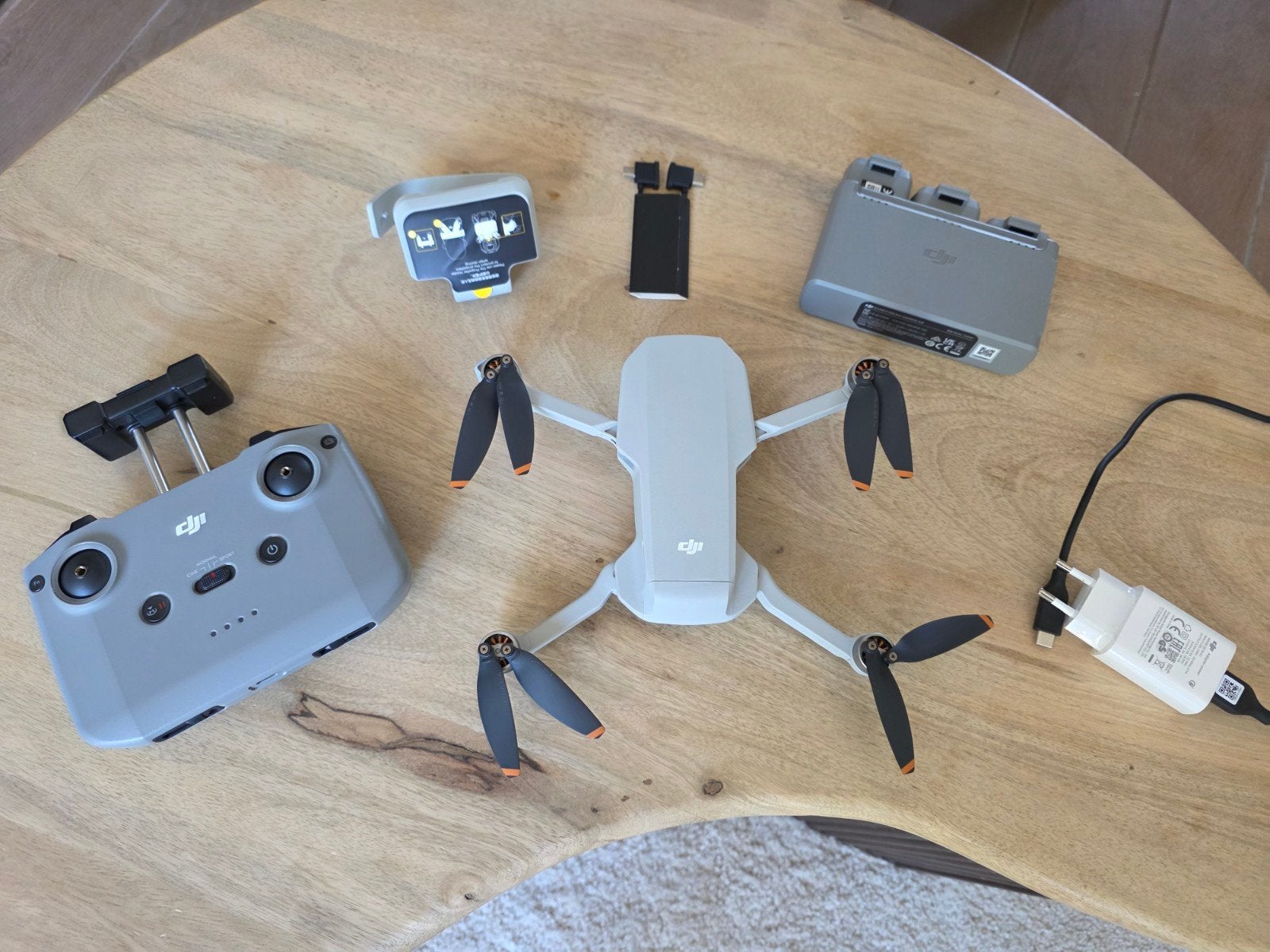 DJI Mini 2 Fly More Combo - Compacte en complete drone, Ophalen of Verzenden, Zo goed als nieuw