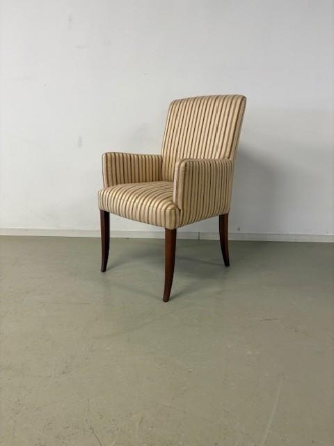 Eetkamerstoel met armleuning in mooie streepstof, Huis en Inrichting, Stoelen, Ophalen, Gebruikt, Bruin, Engels / Klassiek
