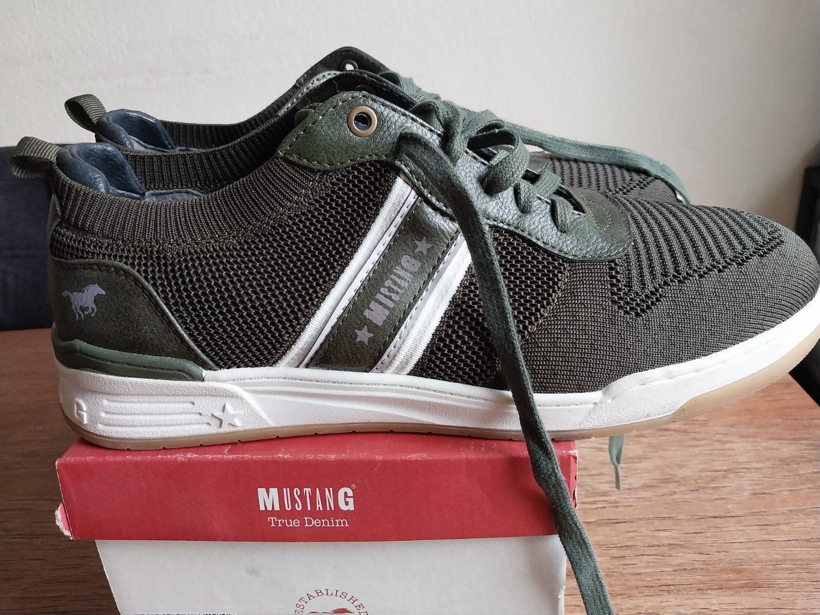 Mustang Sneakers - Groen - Maat 44 - weinig gedragen in doos, Overige kleuren, Ophalen of Verzenden, Sneakers of Gympen, Mustang