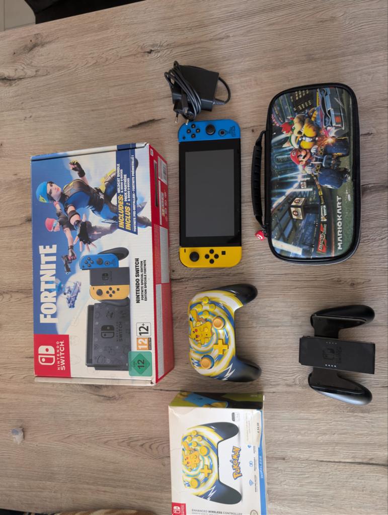 Nintendo Switch Fortnite Editie met extra controller en hoes, Met games, Ophalen of Verzenden, Zo goed als nieuw, Switch Original