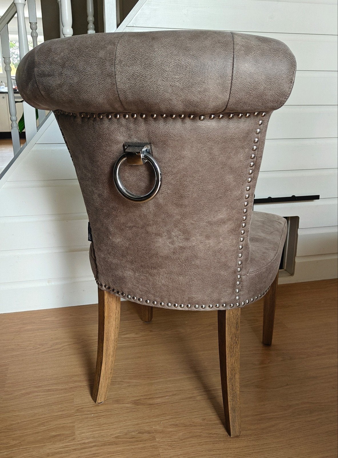 4x Gecapitonneerde Eetkamerstoelen Dubbelman Design studs, Huis en Inrichting, Stoelen, Ophalen, Gebruikt, Bruin, Hotel chique