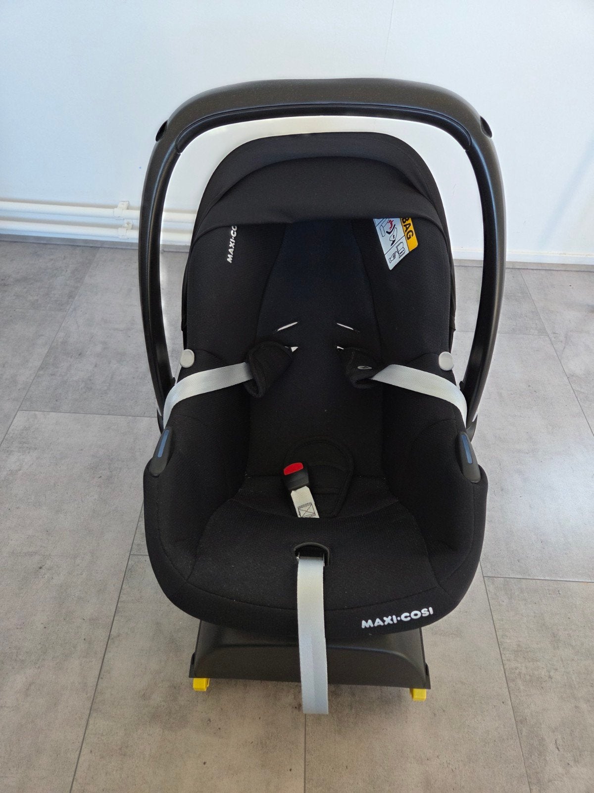 Maxi-Cosi CabrioFix i-Size autostoel met Isofix base, Ophalen, Autogordel of Isofix, Zo goed als nieuw, 0 t/m 13 kg