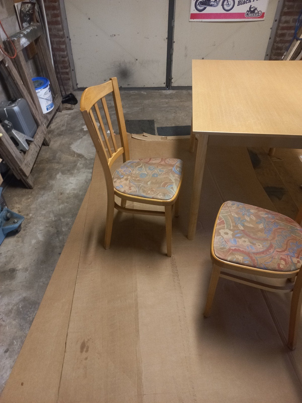 Keukentafel met 2 stoelen - Zo goed als nieuw, Kinderen en Baby's, Ophalen of Verzenden, Zo goed als nieuw, Tafel(s) en Stoel(en)