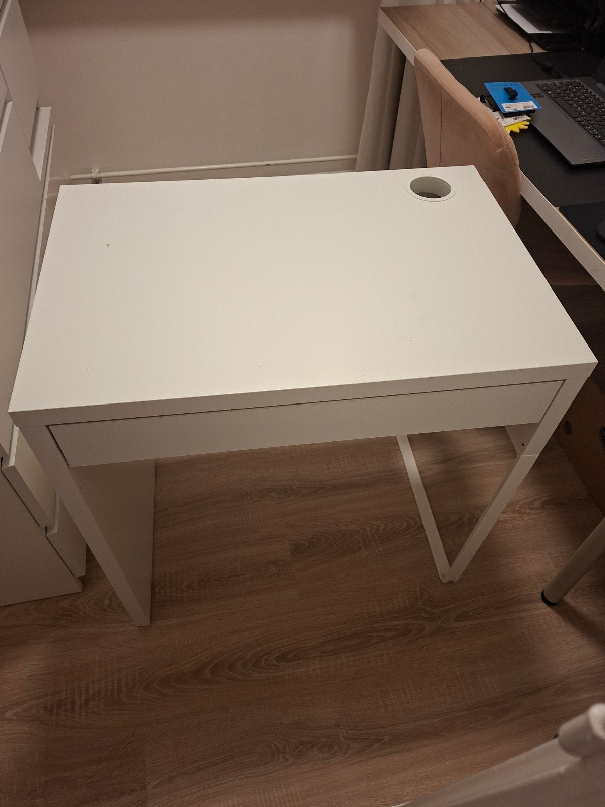 Klein bureau, Huis en Inrichting, Tafels | Bijzettafels, Ophalen of Verzenden, Rechthoekig, 75 cm of meer, 60 cm of meer