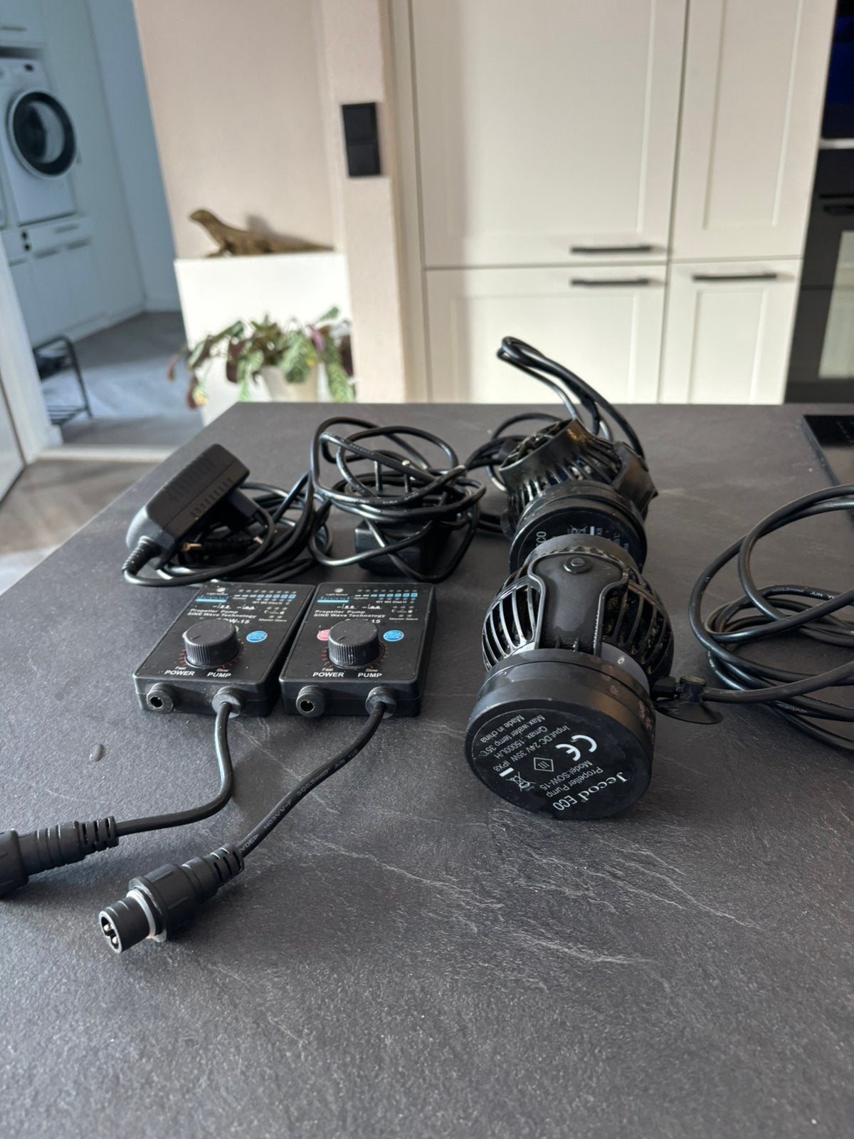 2 x Jecod SOW15 wavemaker, Ophalen of Verzenden, Zo goed als nieuw