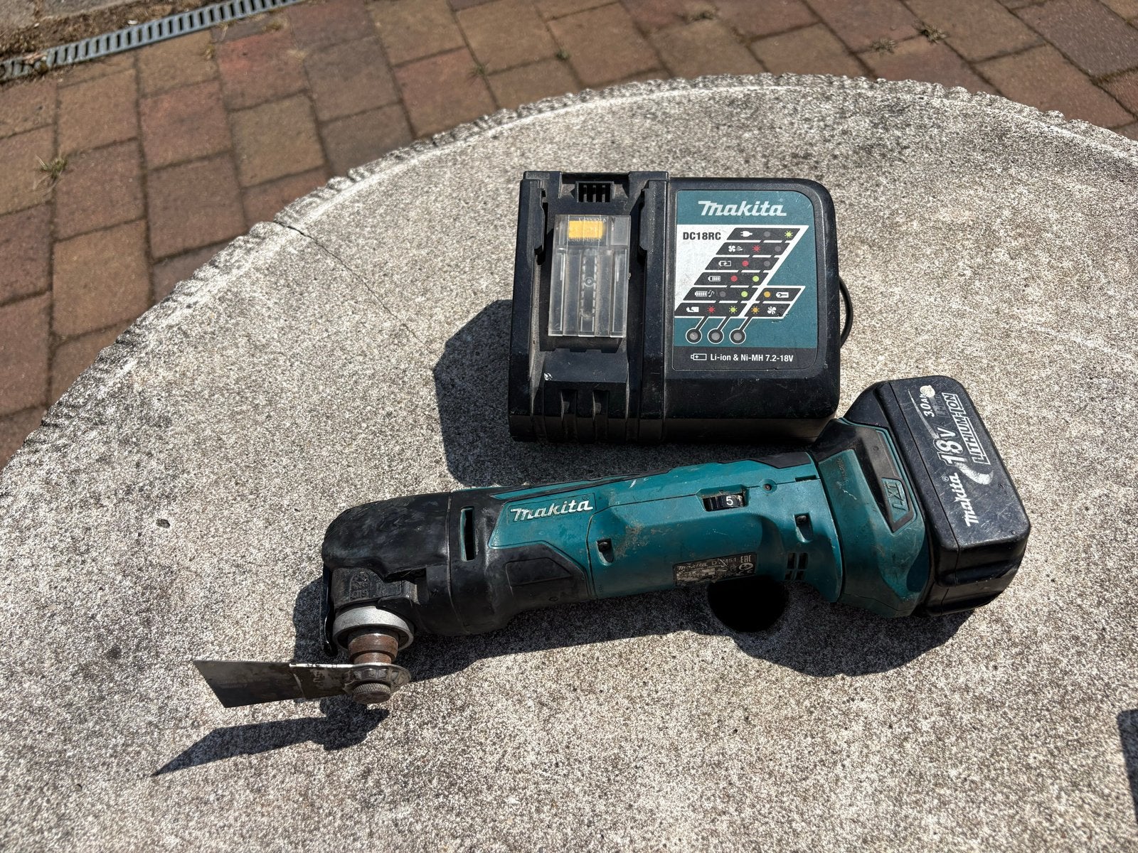 Makita Multitool met oplader en accu, Ophalen of Verzenden, Gebruikt, Multitool, Makita