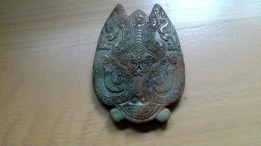 Oud Chinees Jade Hanger met gedetailleerd snijwerk, Natuurlijk materiaal, Overige typen, Ophalen of Verzenden, Handgemaakt