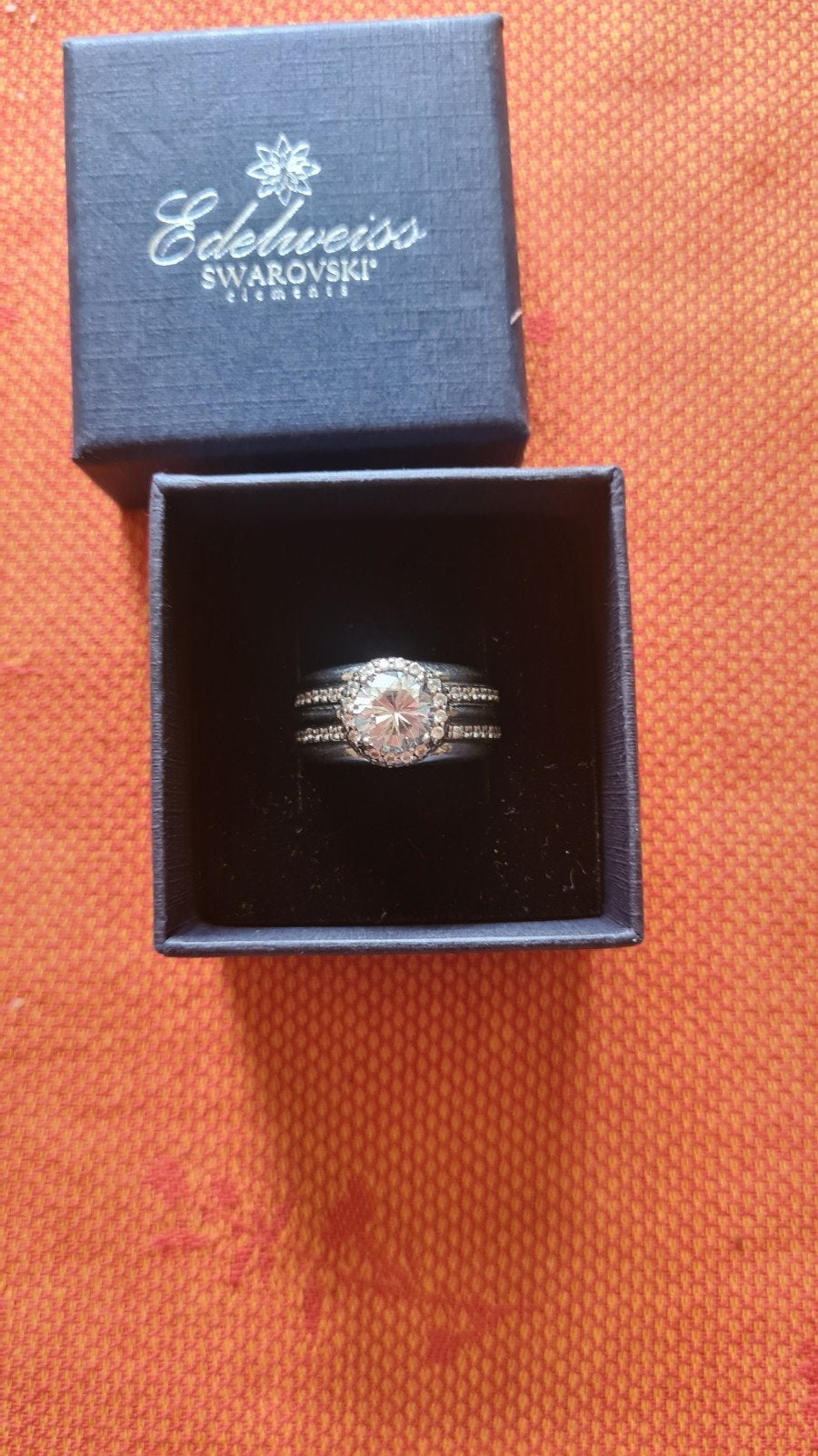 Swarovski Ring - Zo goed als nieuw, Met kristal, 18 tot 19, Ophalen of Verzenden, Zo goed als nieuw