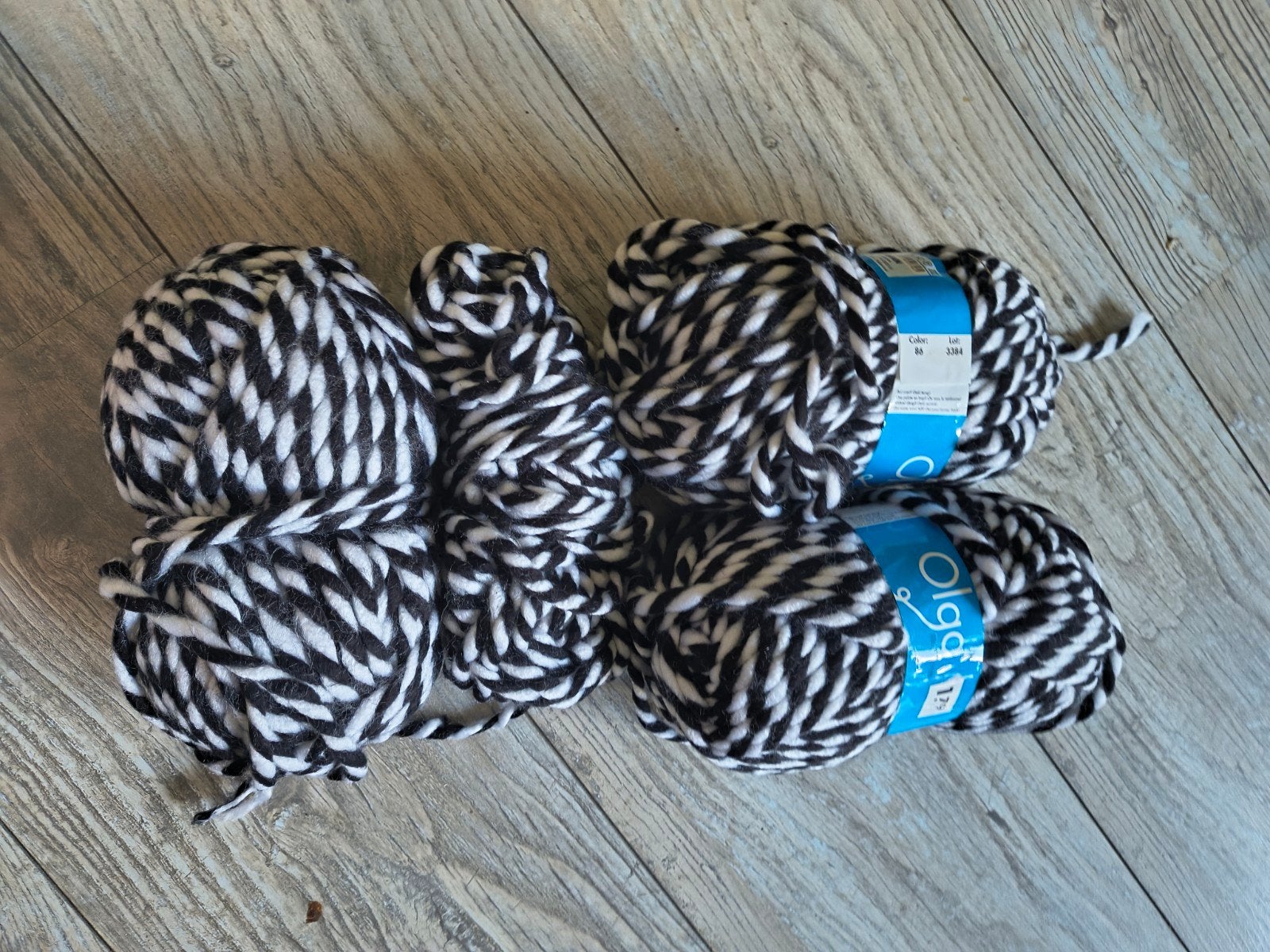 300 gram bollen dik acryl garen - Zwart/Wit, Ophalen of Verzenden, Nieuw, Breien of Haken, Wol of Garen