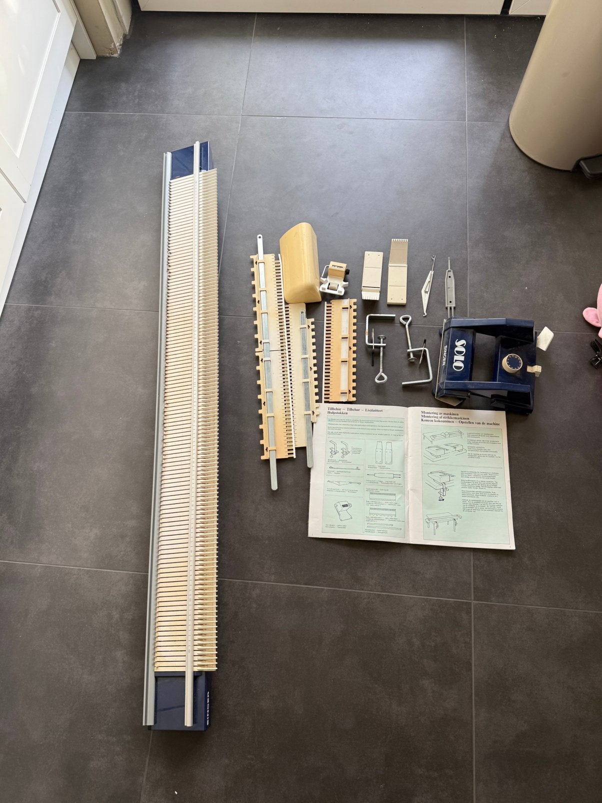 Breimachine met accessoires zonder kabels, Ophalen, Zo goed als nieuw, Breien, Machine