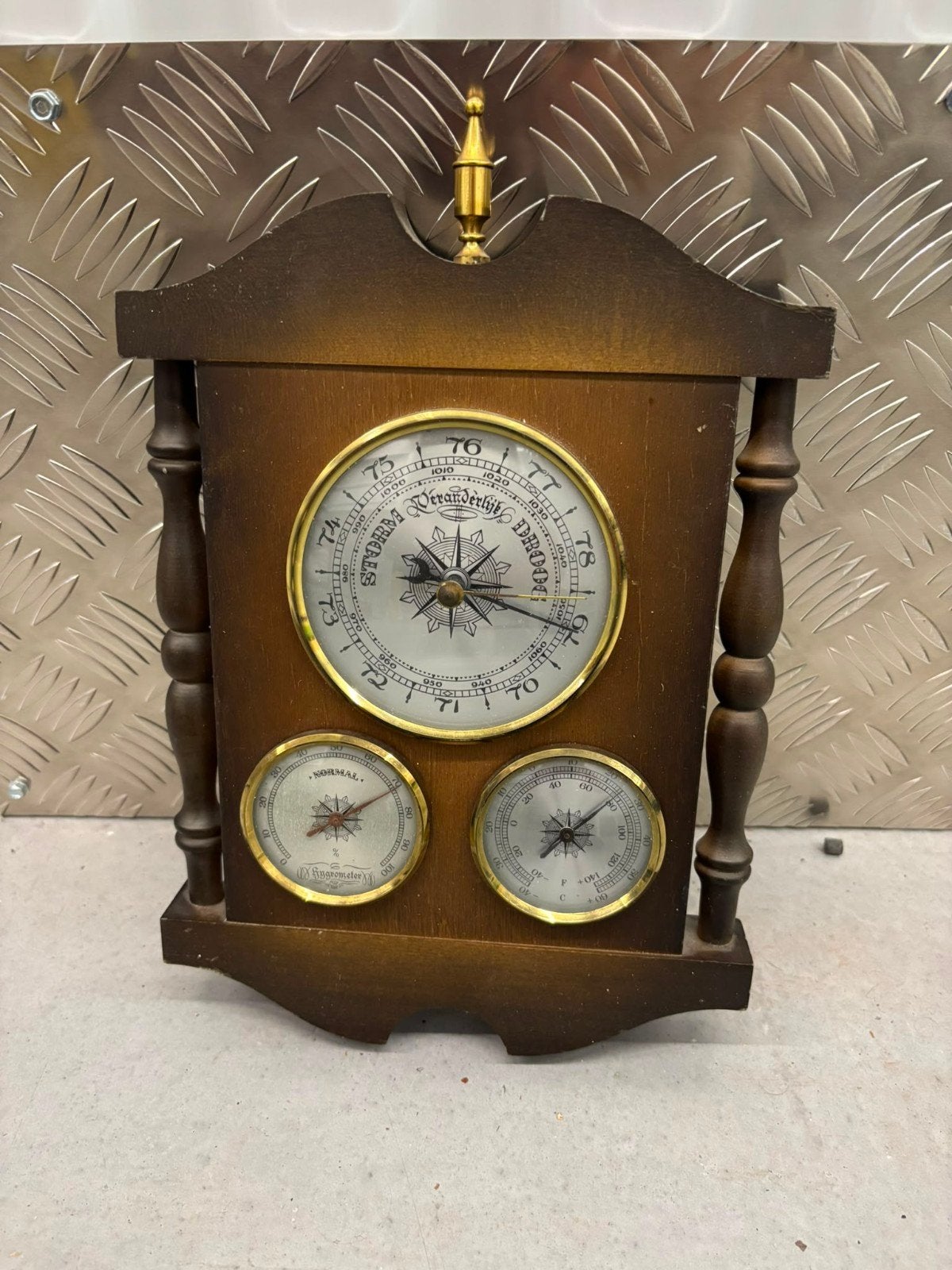 Ouderwetse barometer, Ophalen