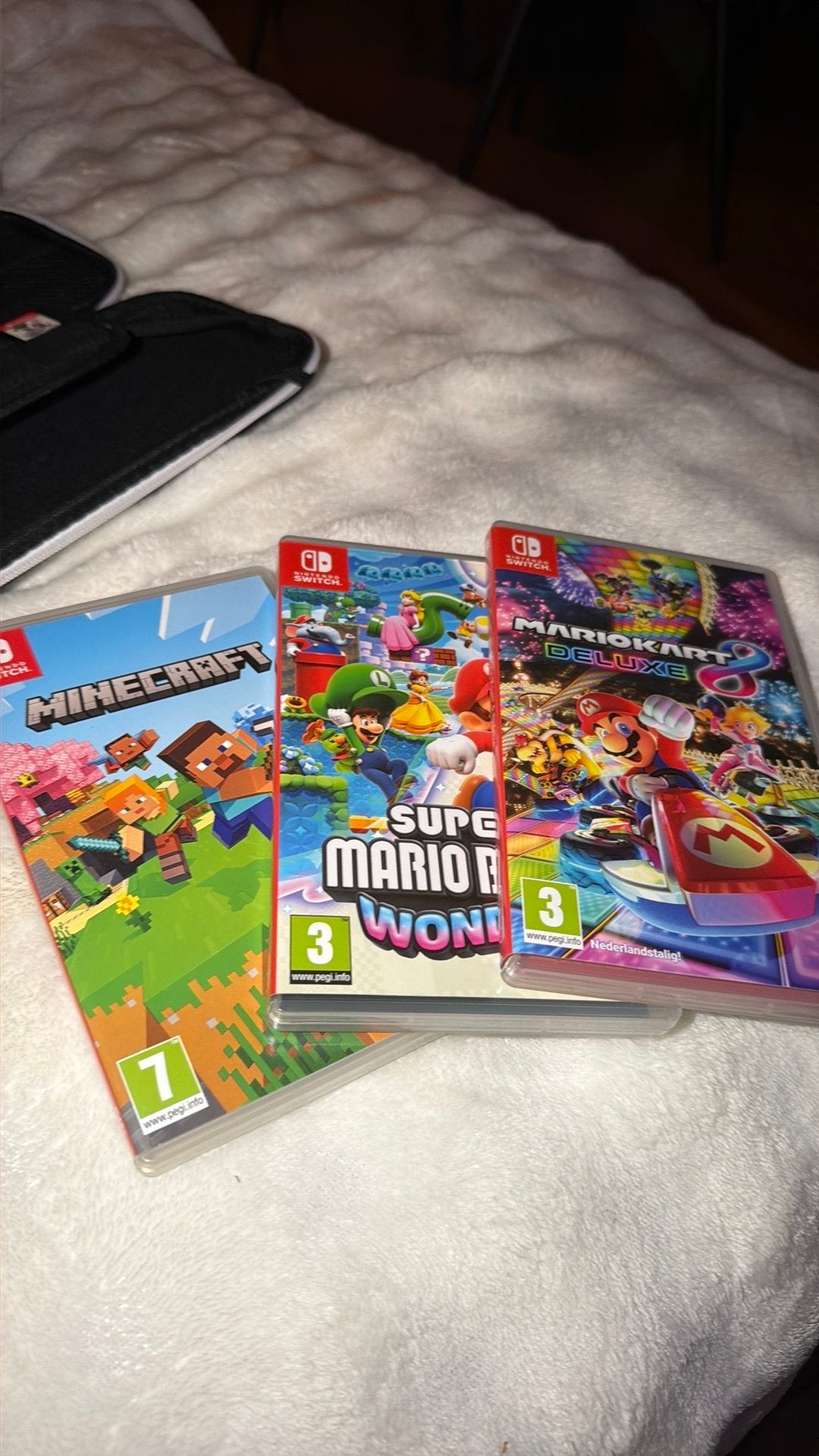 Foto 7 van Nintendo Switch OLED met 3 games en accessoires