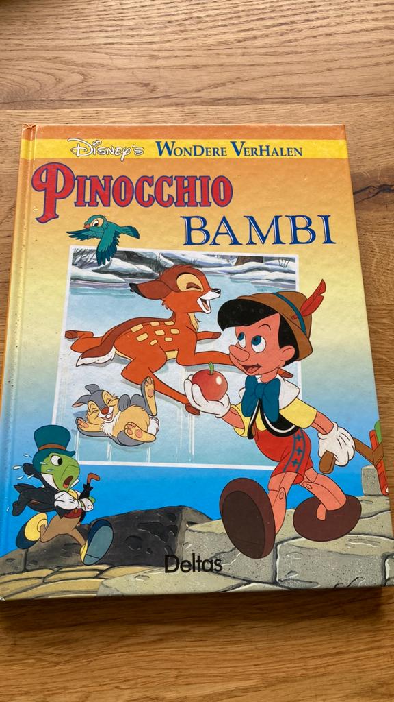 Disney's Wondere Verhalen: Pinocchio & Bambi, Boeken, Ophalen of Verzenden, Zo goed als nieuw, 3 tot 4 jaar