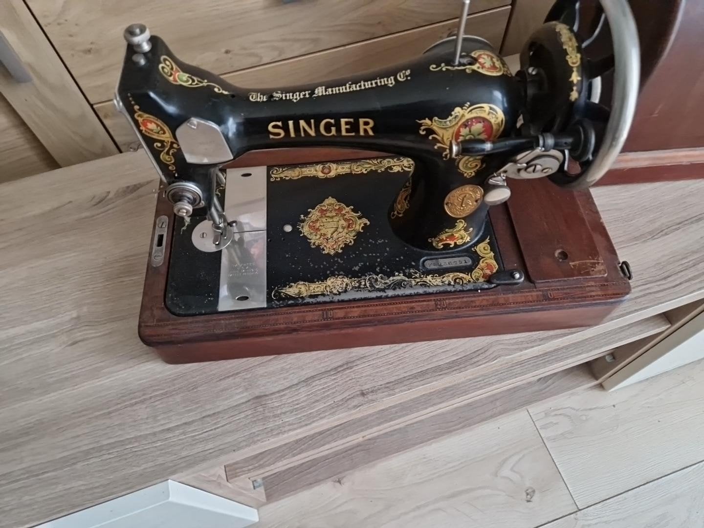Antieke Singer naaimachine uit 1914, Ophalen