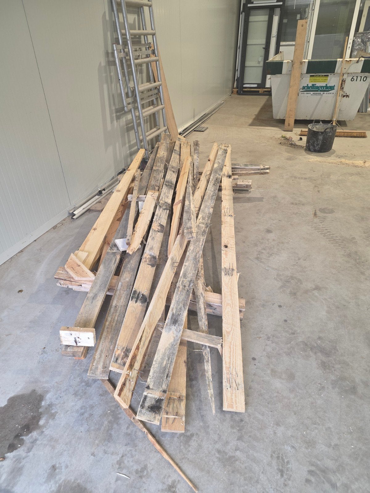 Gratis openhaardhout - Palletdelen en balken, Minder dan 3 m³, Ophalen of Verzenden, Overige houtsoorten, Blokken