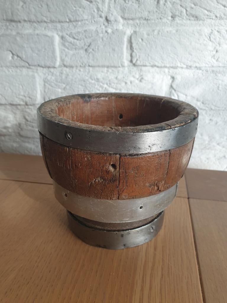 Antieke houten kaasmal. Klein. H 12 cm. Ø 14 mm. Bloempot., Ophalen of Verzenden