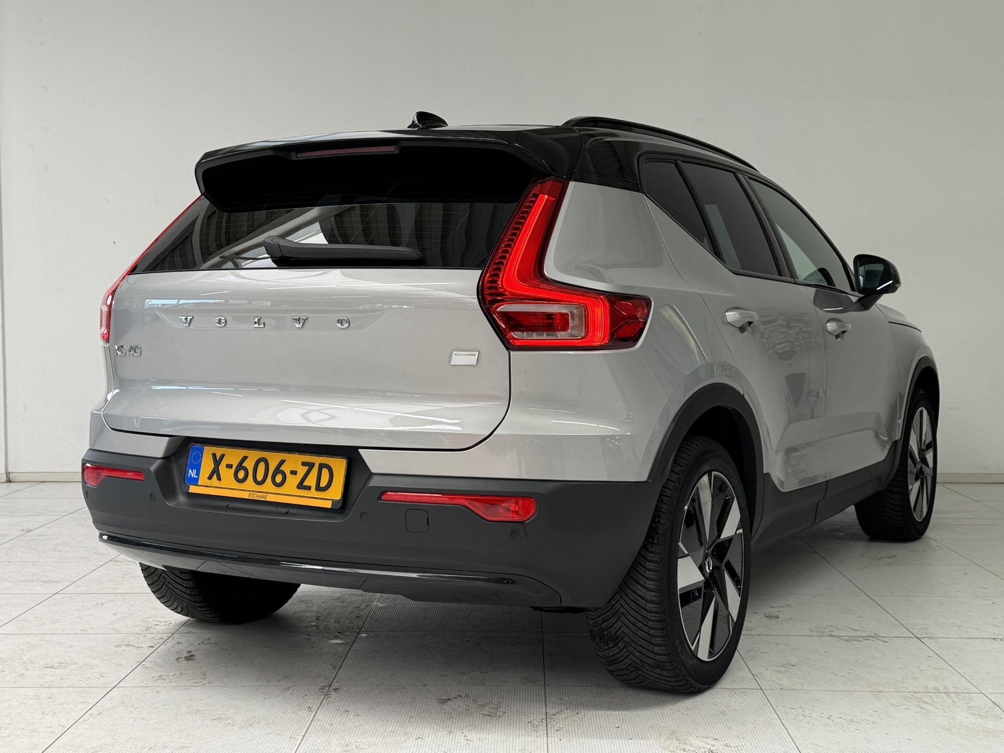 Volvo XC40 Single Motor Essential 69 kWh | Trekhaak Wegklapb, Auto's, Automaat, Gebruikt, Huisgarantie, Met garantie (alle)