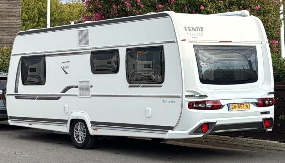 Fendt Bianco 515 SG (2021) – 1e eigenaar – zeer compleet, Caravans en Kamperen, Caravans, Schokbreker, Rondzit, Particulier, 1250 - 1500 kg