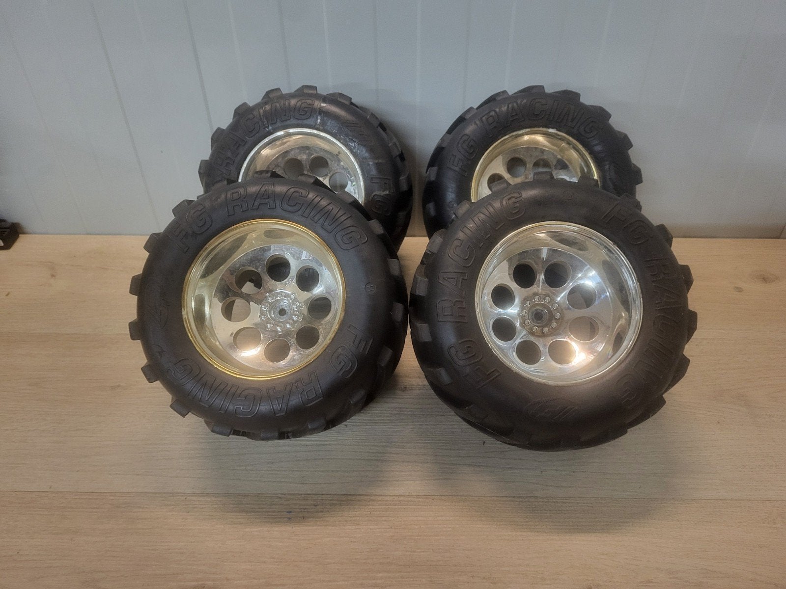 fg monstertruck wielen, Benzine, Ophalen of Verzenden, Zo goed als nieuw, Onderdeel