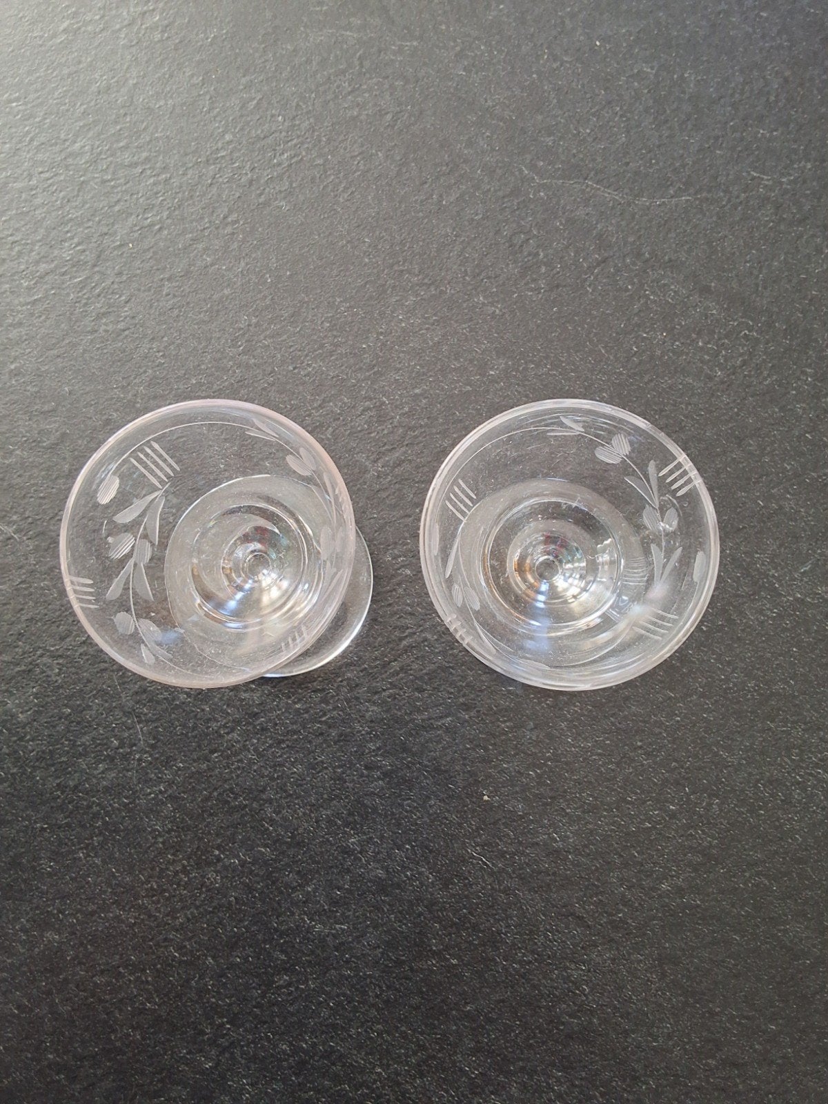 Set van 2 vintage gegraveerde glazen, Antiek en Kunst, Ophalen