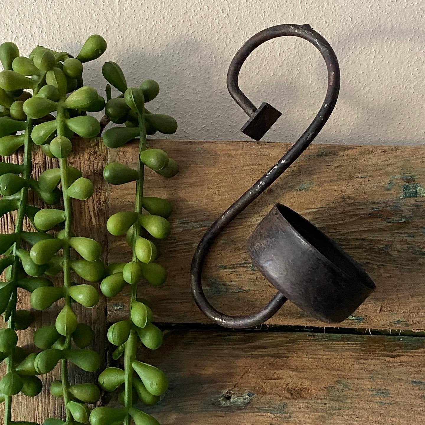 Decoratieve metalen haak met potje, Ophalen of Verzenden