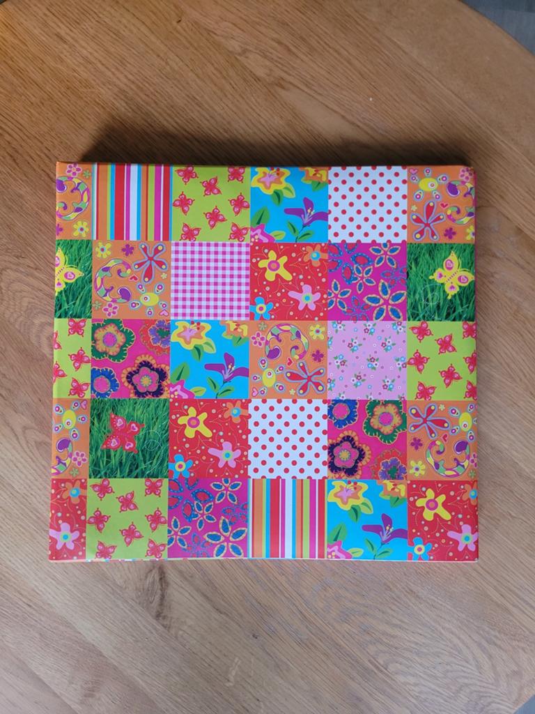 Scrapbook album roze/meerkleurig met 10 vellen van 30x30, Hobby en Vrije tijd, Scrapbooking, Ophalen, Zo goed als nieuw, Album of Boek