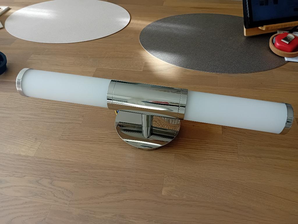 Badkamerlamp wandlamp Eglo Palmera chroom/matglas 45cm ZGAN, Huis en Inrichting, Lampen | Wandlampen, Ophalen of Verzenden, Zo goed als nieuw
