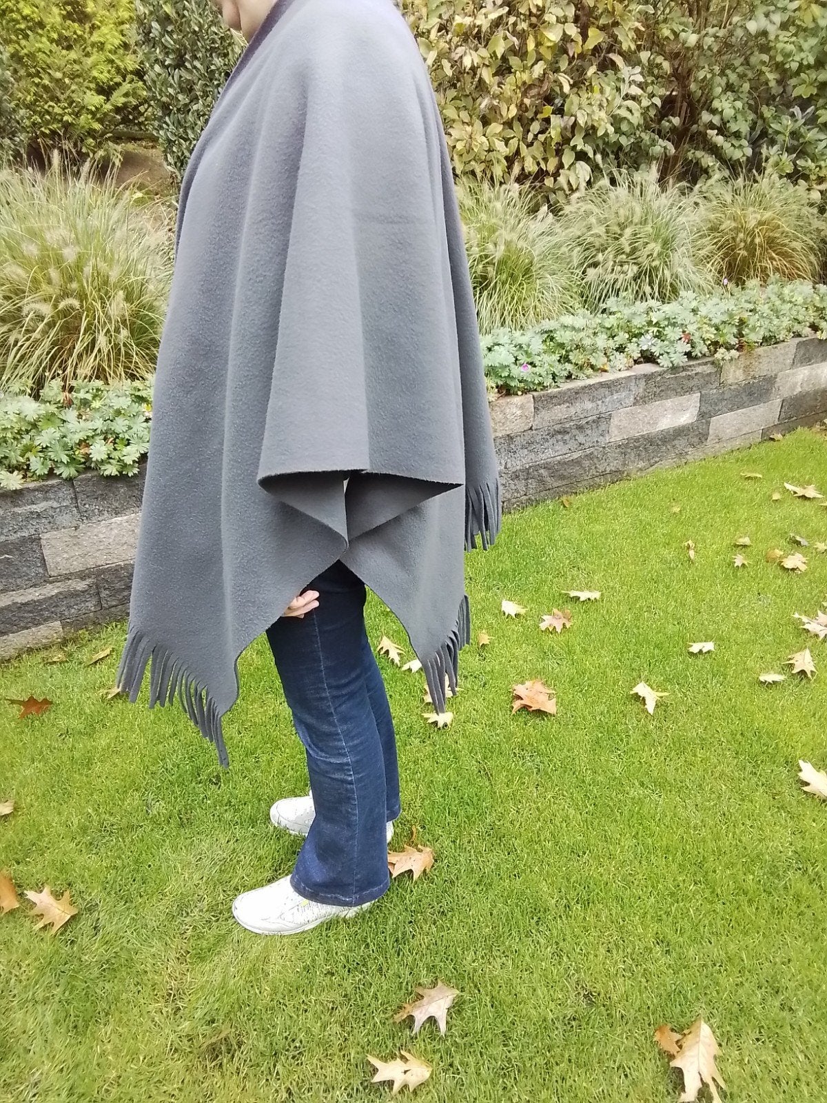 Mooie grijze cape, Kleding | Dames, Blouses en Tunieken, Ophalen of Verzenden