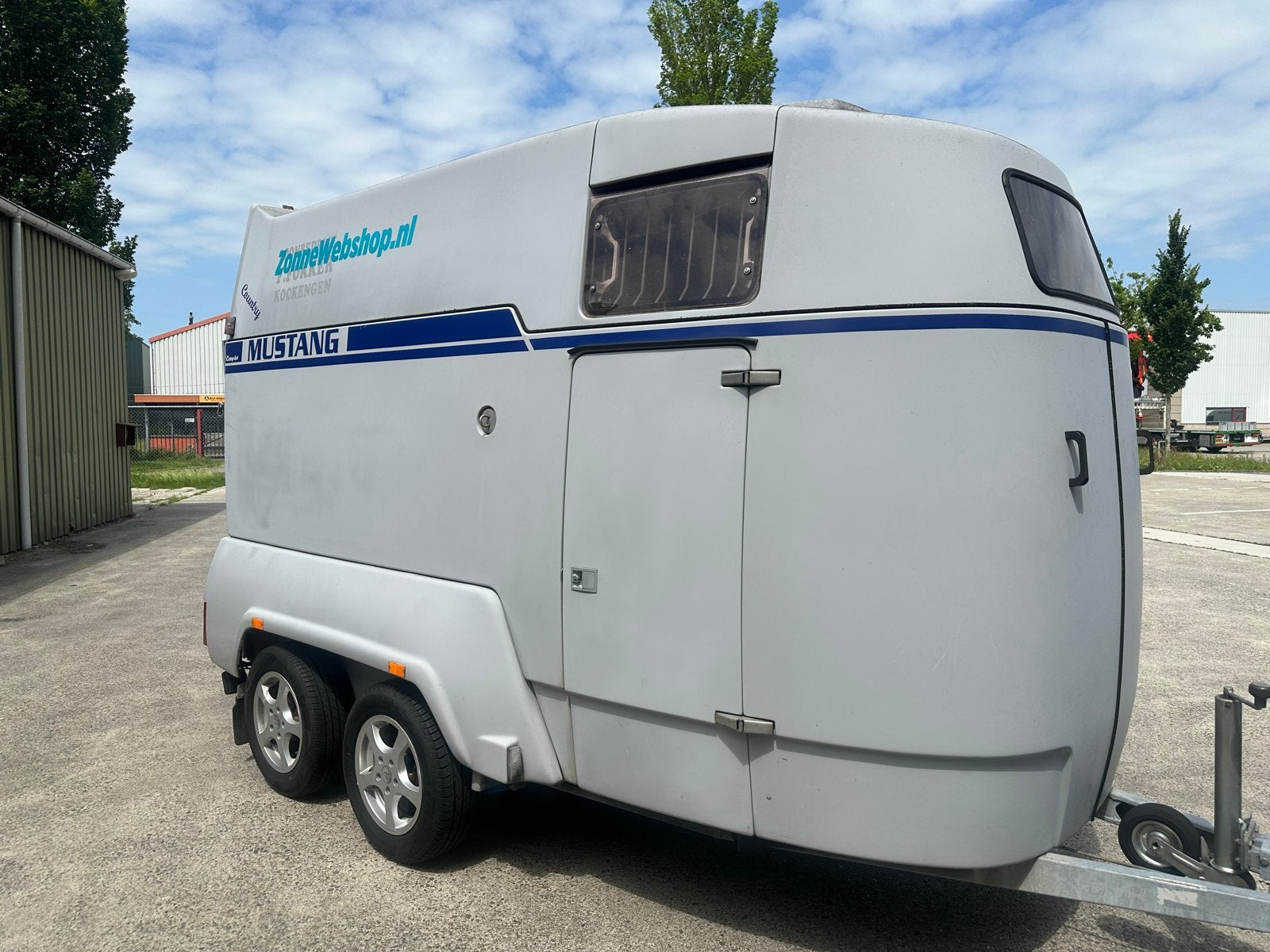Mustang Country Paardentrailer - Bouwjaar 2004, Dieren en Toebehoren, Paarden en Pony's | Trailers en Aanhangwagens, Ophalen, Gebruikt