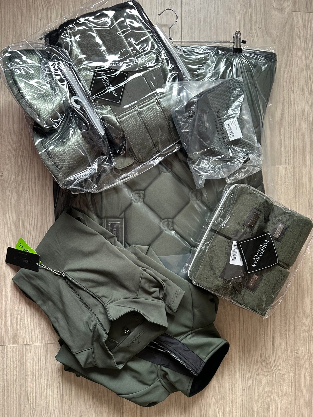 Equestrian stockholm set nieuw deep olivine, Ophalen of Verzenden, Nieuw