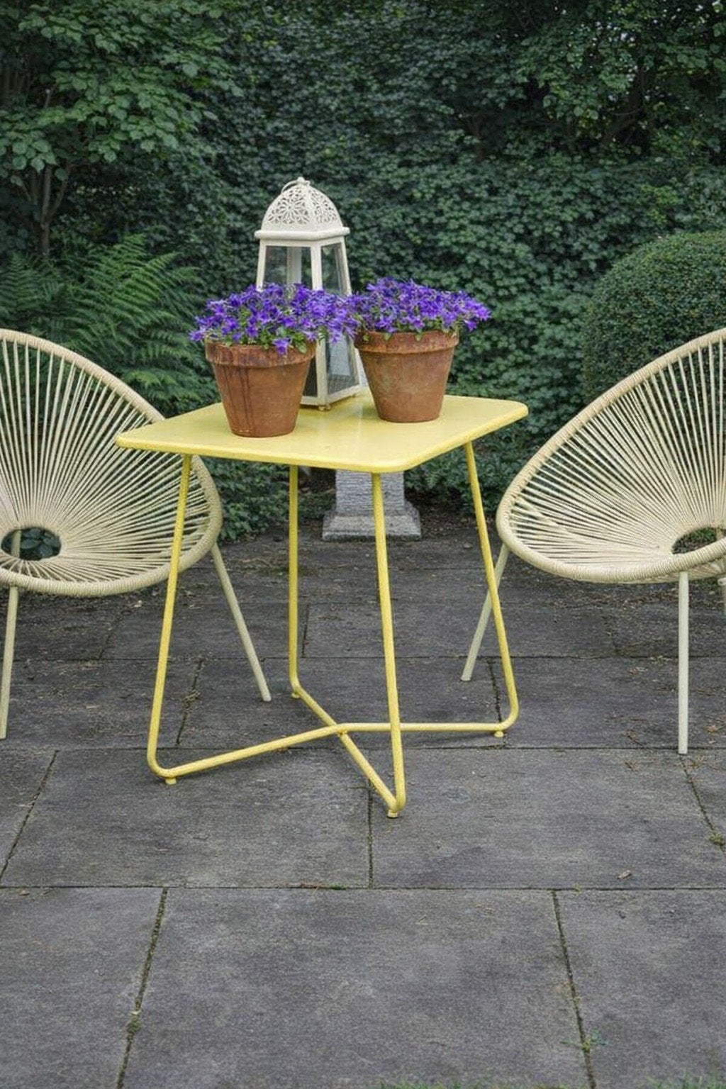 vrolijke, gezellige gele ijzeren tuintafel, Ophalen