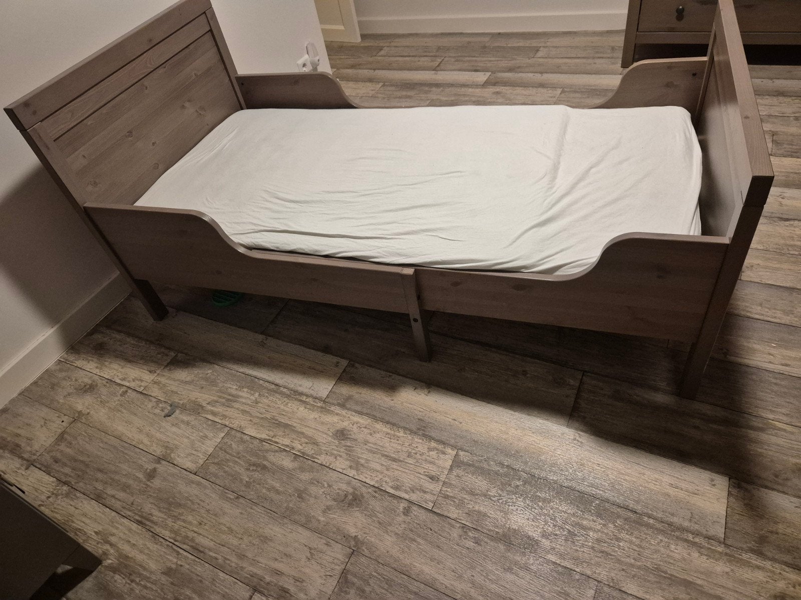IKEA Sundvik meegroeibed bruin, Gebruikt, 70 tot 85 cm, Ophalen of Verzenden, Lattenbodem