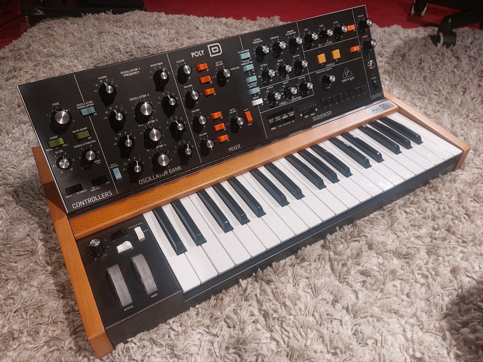 Behringer Poly D Synthesizer + Flightcase, Overige merken, Zo goed als nieuw, Met koffer of flightcase, Overige aantallen
