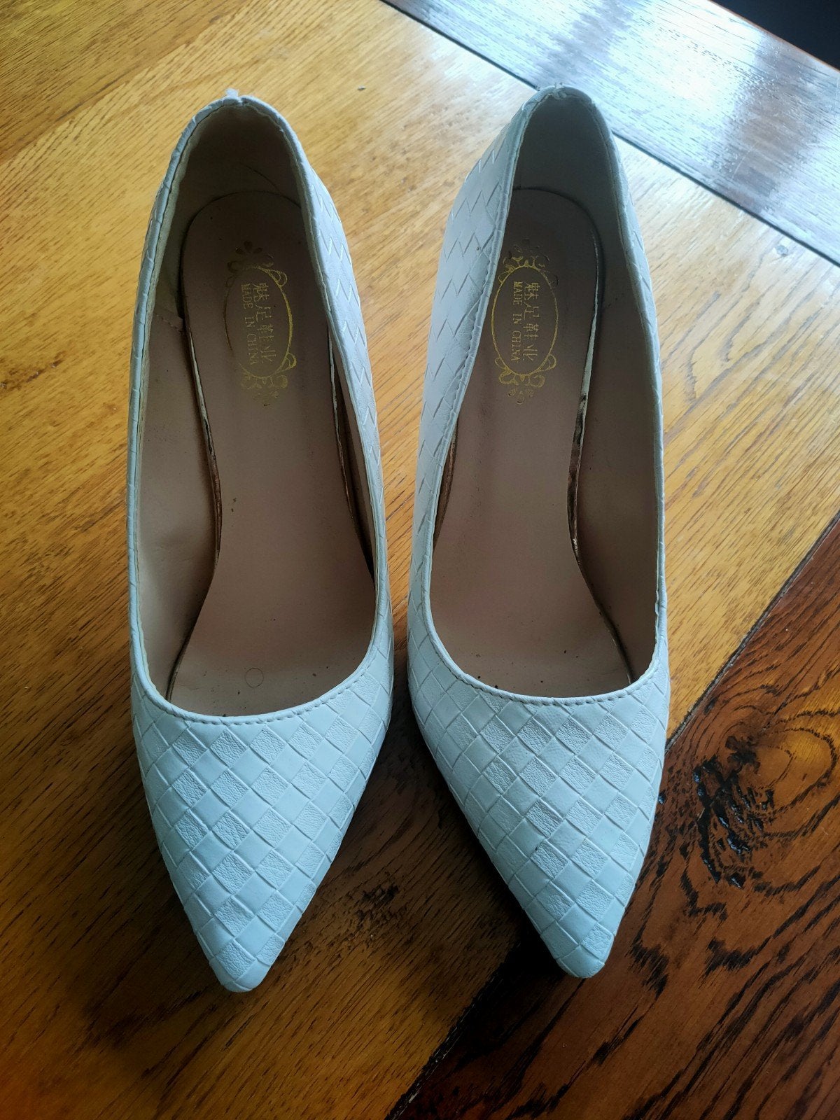 Witte pumps met rode zool - Maat 38/39, Kleding | Dames, Ophalen of Verzenden, Gedragen, Wit, Pumps