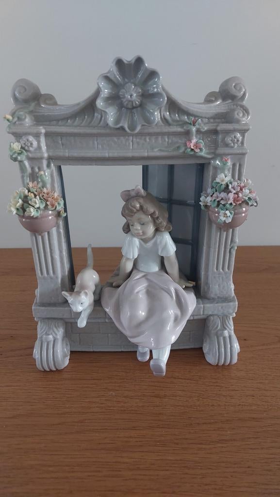 Lladro Childhood Dreams beeldje nr 06817, Verzamelen, Beelden en Beeldjes, Ophalen of Verzenden, Zo goed als nieuw, Mens