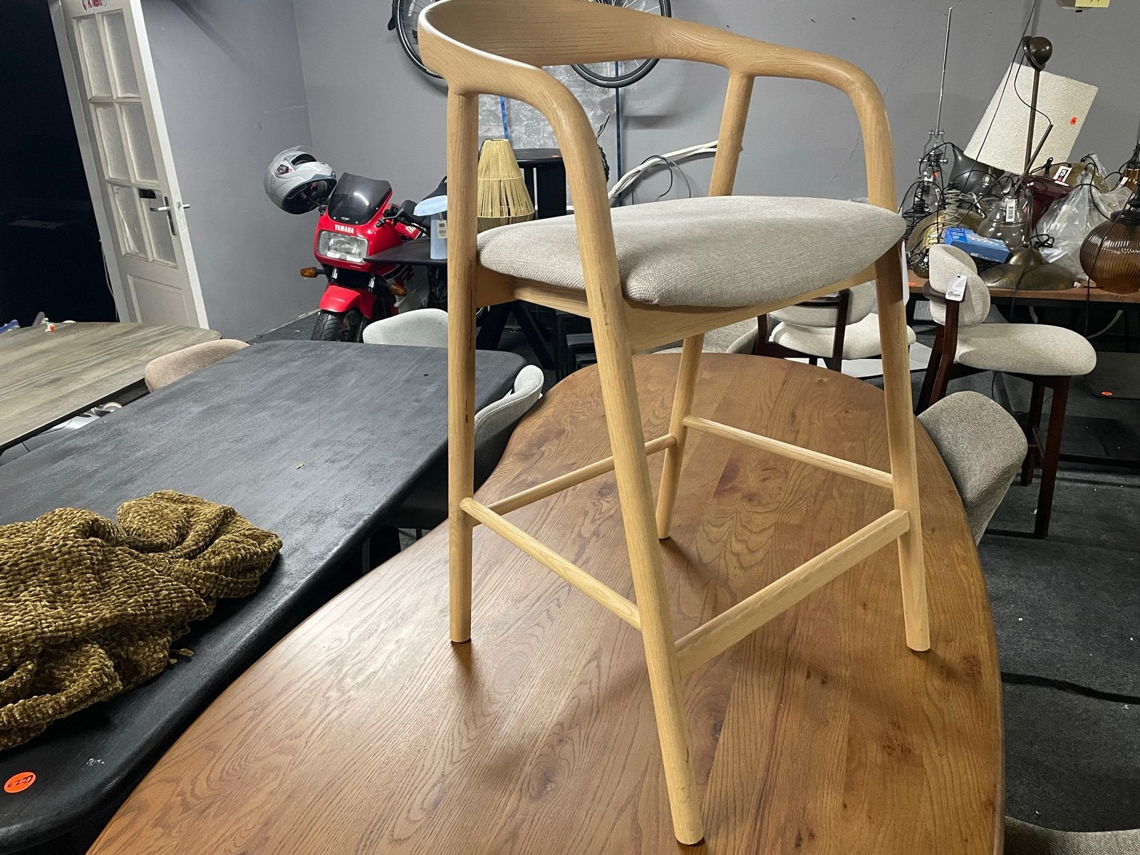 Barstoel Japandi Stijl Natuurlijk Massief Essen, Huis en Inrichting, Ophalen, Met voetsteun, 60 tot 90 cm, Nieuw