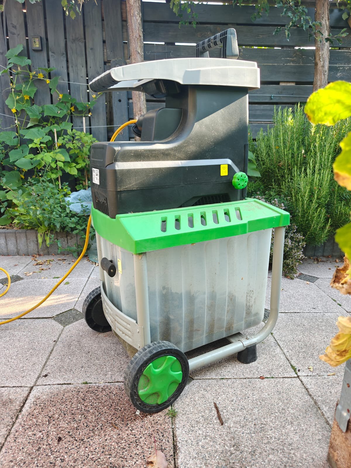 FOR_Q Elektrische hakselaar 2500W – gebruikt maar werkt goed, Ophalen, Gebruikt, Elektrisch, Met opvangbak