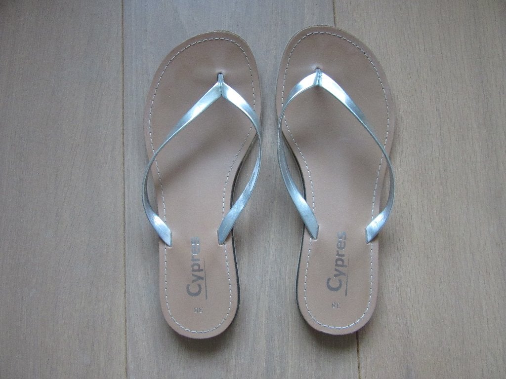 Slippertjes merk CYPRES maat 38 z.g.a.n. geheel van leer, Kleding | Dames, Slippers, Overige kleuren, Cypres, Ophalen of Verzenden