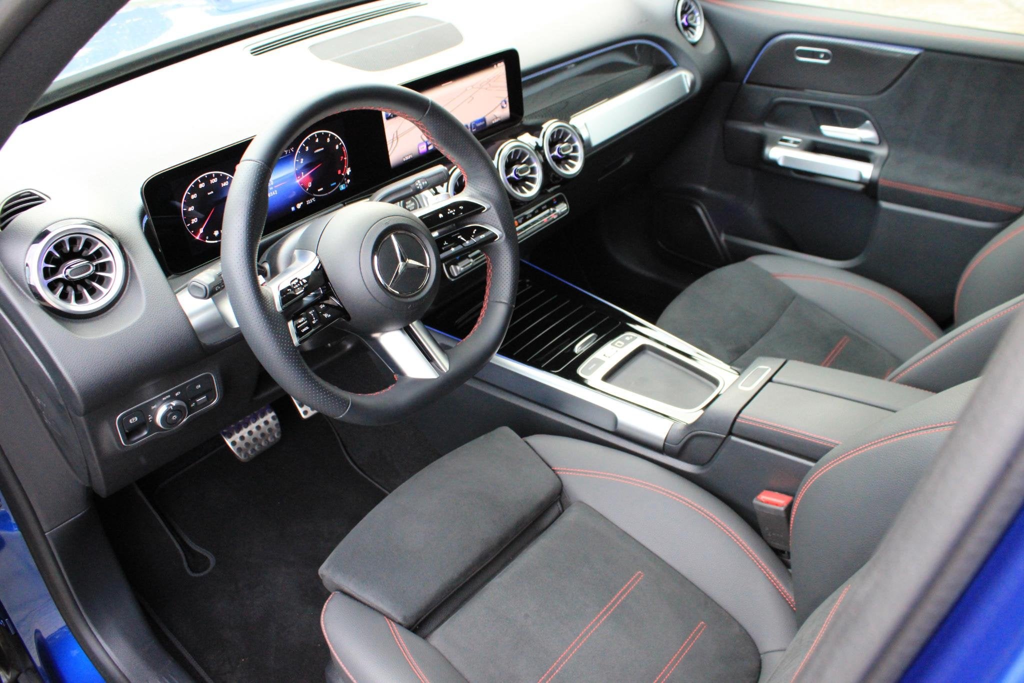 Mercedes-Benz GLB-Klasse 180 AMG 7 Persoons Facelift | Pano, Auto's, Dealer onderhouden, 136 pk, Gebruikt, 4 cilinders